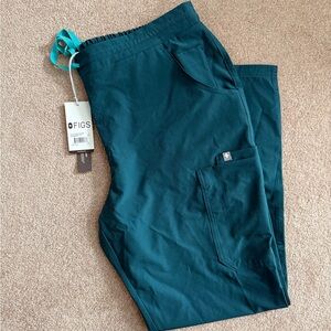 Figs Scrub Pant || Yolo Skinny Petite Pant